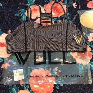 Vullsport-Boxy Geo stripes sports bra-Sz. XL